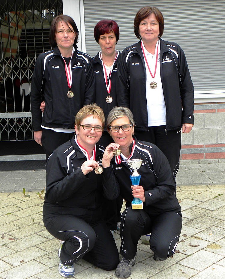 Die Damen schafften den Aufstieg in die Oberliga. Im Bild: Monika Holub, Barbara Feichtner, Marion Tromba, Gerda Thaler und Claudia Atzl