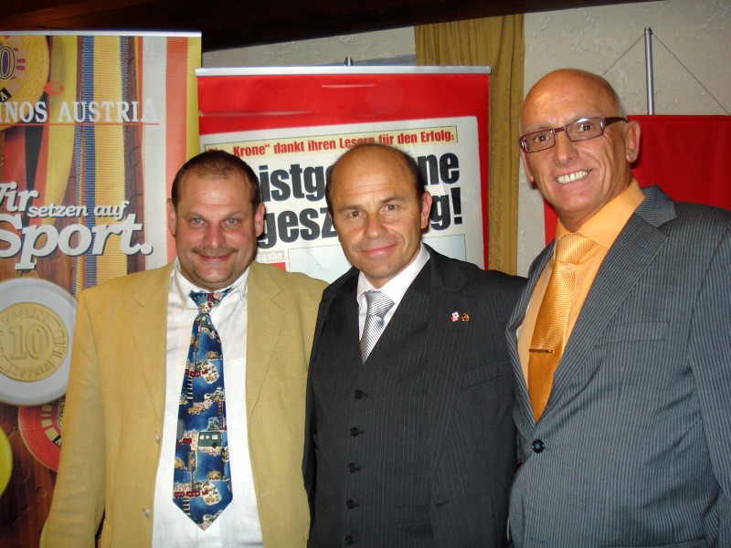 Noch Sektionsleiter Moser Herbert mit Österreichs besten Schiri Conrad Plautz und Walter Staudinger